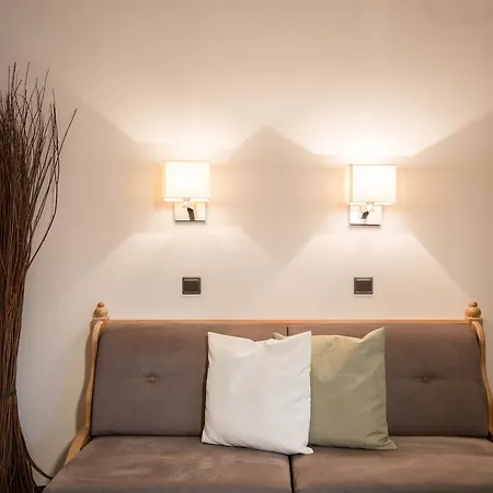 Landgasthof Weisses Lamm Szálloda 3*