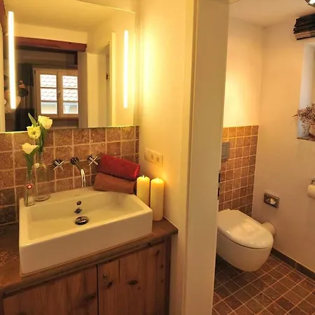 Landgasthof Weisses Lamm Otel