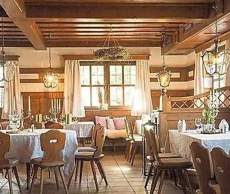 Landgasthof Weisses Lamm Otel