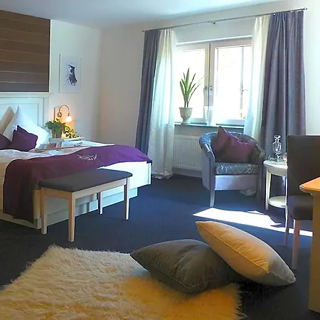 Landgasthof Weisses Lamm Otel