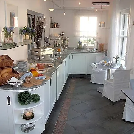Landgasthof Weisses Lamm Otel